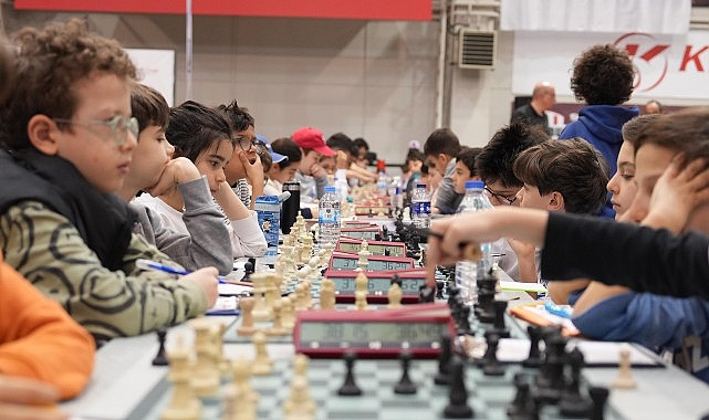 23-nisan-satranc-turnuvasi-kadikoyde-gerceklesti.jpg