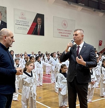 470-golcuk-belediyespor-taekwondo-sporcusu-kusak-atladi.jpg