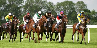 640px-Horse-racing-1