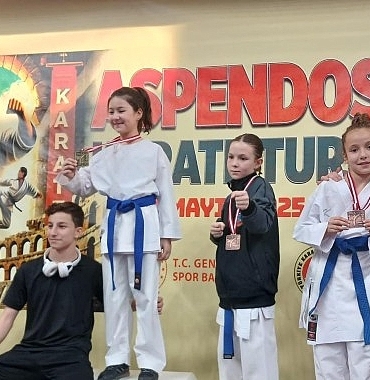 aliagali-karateciler-aspendos-cup-karate-turnavasinda.jpg