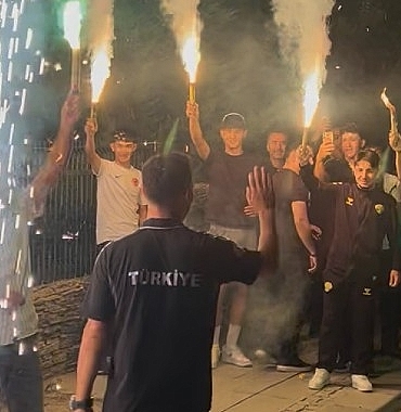 almanyada-ulkemizi-gururlandiran-bisikletcilerimize-coskulu-karsilama.jpg