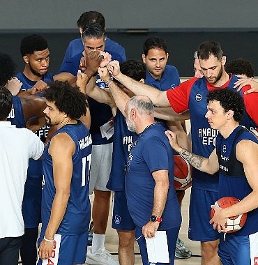 anadolu-efes-2026-2027-sezonunu-acti.jpg
