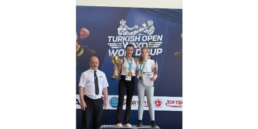 bagcilar-belediyesi-personeli-emine-arslan-kick-boks-dunya-kupasi-sampiyonu-oldu.jpg