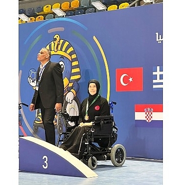 bagcilar-belediyesi-sporcusu-fatma-gurbuzer-bronz-madalya-kazandi.jpg