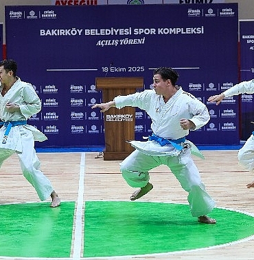 bakirkoy-belediyesi-spor-kompleksi-yepyeni-haliyle-hizmete-acildi.jpg