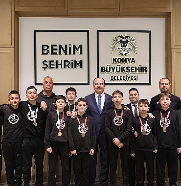 baskan-altay-okullar-arasi-voleybol-sampiyonalarinda-dereceye-giren-ogrencileri-tebrik-etti.jpg