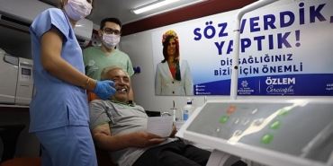 baskan-cercioglu-mobil-agiz-ve-dis-sagligi-hizmetlerini-kentin-dort-bir-yaninda-vatandaslarla-bulusturmayi-surduruyor.jpg