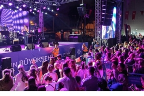 baskan-cercioglundan-buharkentin-dusman-isgalinden-kurtulusunun-104-yilinda-coskulu-konser.jpg