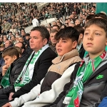 baskan-erkan-aydin-bursaspor-coskusunu-cocuklarla-yasadi.jpg