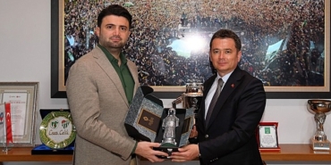 baskan-erkan-aydindan-bursaspora-tebrik-ziyareti.jpg