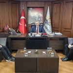 baskan-sezer-sampiyon-milli-yuzucu-gokalpi-tebrik-etti.jpg