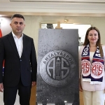 baskan-vekili-busra-ozdemire-antalyaspor-yonetiminden-tesekkur-ziyareti.jpg