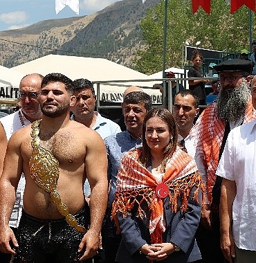 baskan-vekili-ozdemir-alanya-gokbel-gureslerine-katildi.jpg