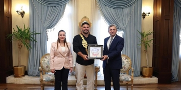 baspehlivan-erkan-tastan-vali-sahine-ziyaret.jpg