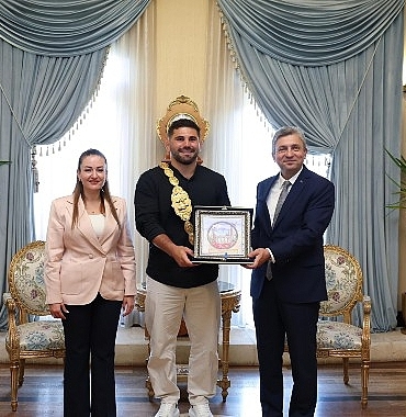 baspehlivan-erkan-tastan-vali-sahine-ziyaret.jpg