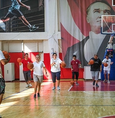 bayraklida-yaz-spor-okullari-icin-kayitlar-basladi.jpg