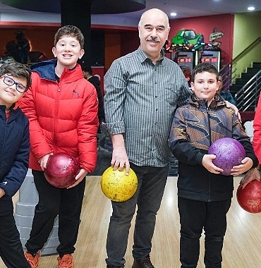 bilgievleri-ve-sayginlar-bowling-pistinde-bulustu.jpg