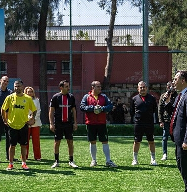birimler-arasi-futbol-turnuvasinda-ilk-vurusu-baskan-eski-yapti.jpg