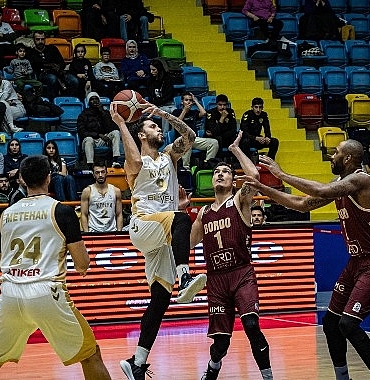 buyuksehir-bandirma-bordo-basketbola-sans-tanimadi.jpg