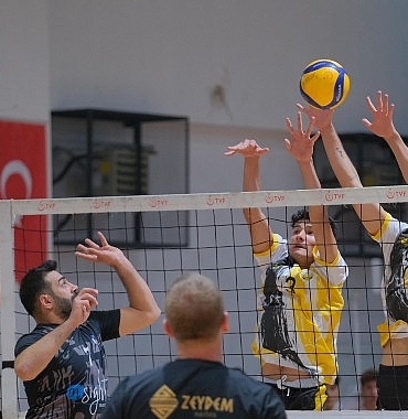 buyuksehir-belediyespor-voleybolda-sezona-galibiyetle-basladi.jpg