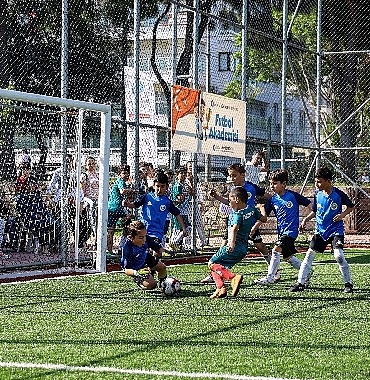 buyuksehir-futbol-akademisi-kayitlari-basladi.jpg