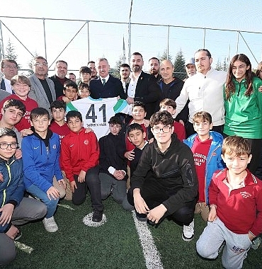 buyuksehirden-izmit-ayazmaya-sentetik-futbol-sahasi.jpg