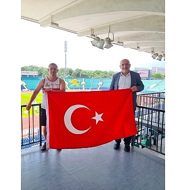 canikli-sporcu-ali-topaloglu-ust-uste-dunya-sampiyonu.jpg