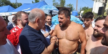 canikte-pehlivanlar-er-meydaninda-heyecan-dolu-anlar.jpg