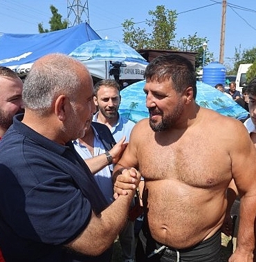 canikte-pehlivanlar-er-meydaninda-heyecan-dolu-anlar.jpg