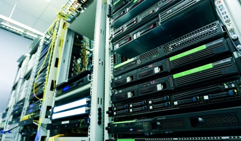VPS ve Dedicated Server: Hangisi Sizin İçin Daha İyi?