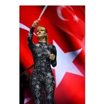 derya-ulug-luleburgazda-sahne-aldi.jpg