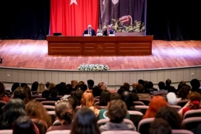 DEÜ Söyleşilerinde “Köklerden Günümüze Türk Dili” Konuşuldu
