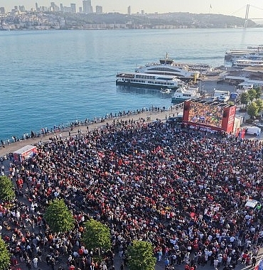 dunya-kupasi-coskusu-istanbulun-meydanlarina-tasindi.jpg