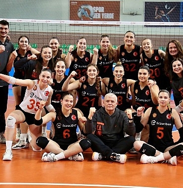 eczacibasi-2-lig-takimi-namaglup-sampiyonluk-hedefiyle-1-lige-yukseldi.jpg