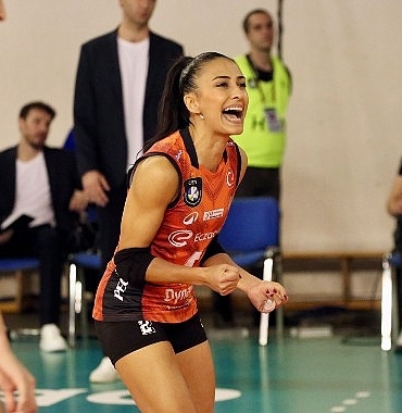 eczacibasi-dynavit-axa-sigorta-kupa-voley-playoff-karsilasmasi-hazirliklarini-tamamladi.jpg