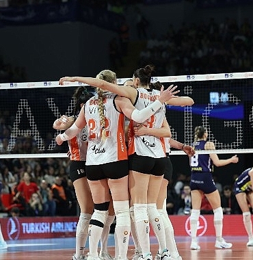 eczacibasi-dynavit-axa-sigorta-kupa-voleyde-2-oldu.jpg