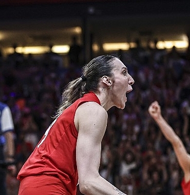 eczacibasi-dynavitten-asli-kalac-hamlesi.jpg