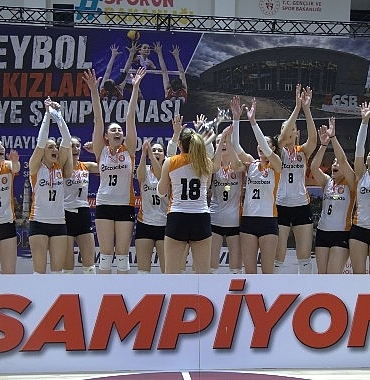 eczacibasi-genc-kiz-takimi-turkiye-sampiyonu.jpg
