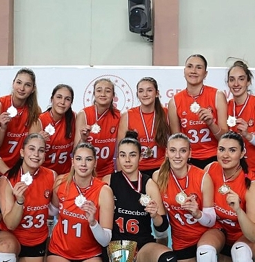 eczacibasi-spor-kulubu-altyapi-takimlari-2024-2025-sezonuna-damga-vurdu.jpg
