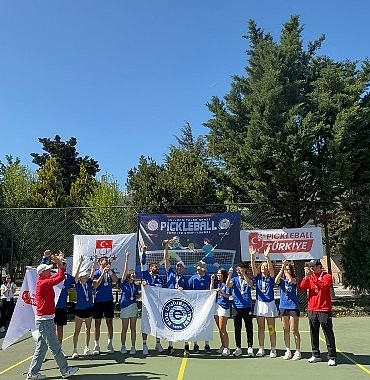 ege-universitesi-pickleball-takimi-turkiye-sampiyonu-oldu.jpg
