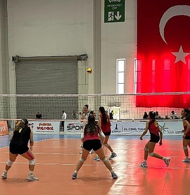 festival-voleybolda-ilk-oduller-verildi.jpg