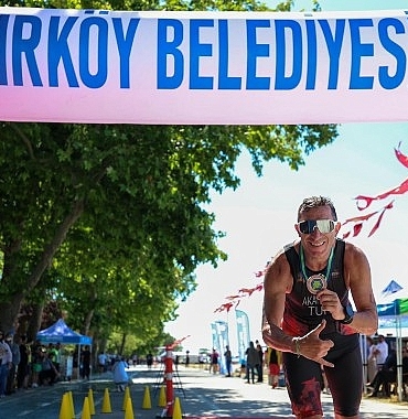 florya-sahilinde-nefes-kesen-triatlon-heyecani.jpg