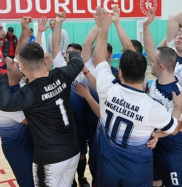 futsal-turkiye-sampiyonasinda-kupa-bagcilarin.jpg
