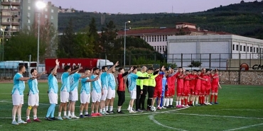 gemlikte-isci-bayrami-heyecani-yesil-sahaya-tasindi.jpg
