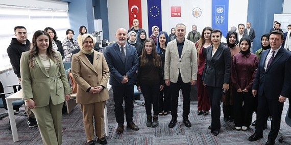 Gençler İçin Dijital Gençlik Merkezi Açıldı…