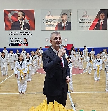 golcuk-belediyesi-taekwondo-sporculari-kusak-atladi.jpg