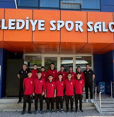 inegol-belediyespor-midi-erkekler-voleybol-takimi-turkiye-sampiyonasinda.jpg