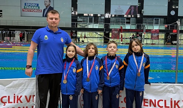 İnegöl Belediyespor Yüzme Takımından 18 Madalyalık Gurur
