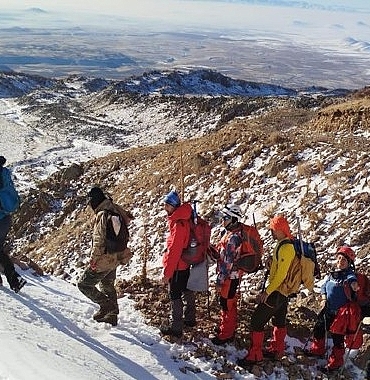 inegollu-dagcilar-hasan-dagi-zirvesine-yurudu.jpg