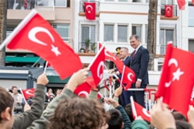 İzmir’de Cumhuriyet coşkusu meydanlara sığmadı